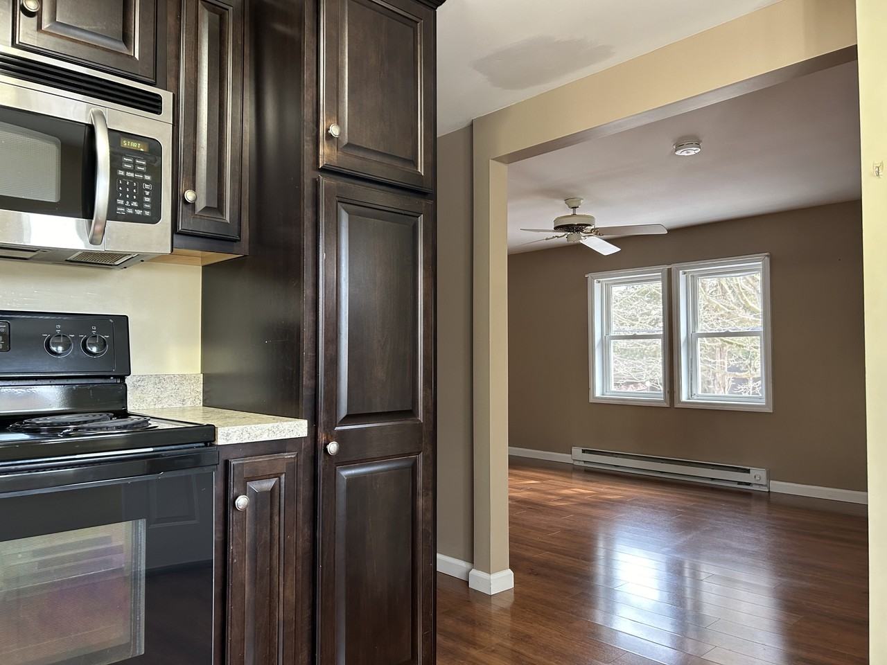 515 Dallas St #2 - Photo 3 of 13