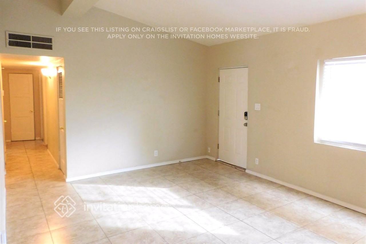 3220 E Monte Vista Rd - Photo 3 of 14