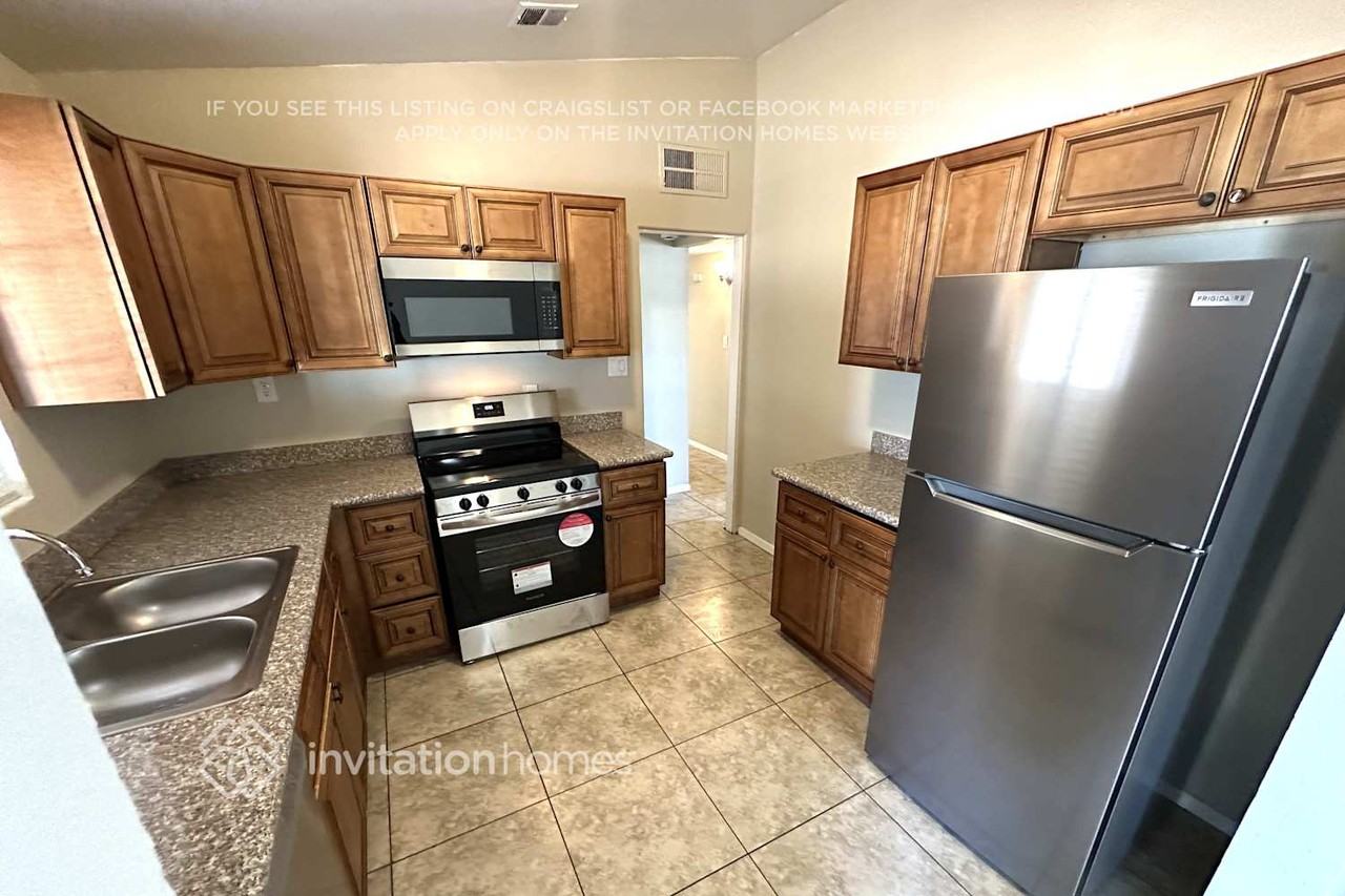 3220 E Monte Vista Rd - Photo 6 of 14