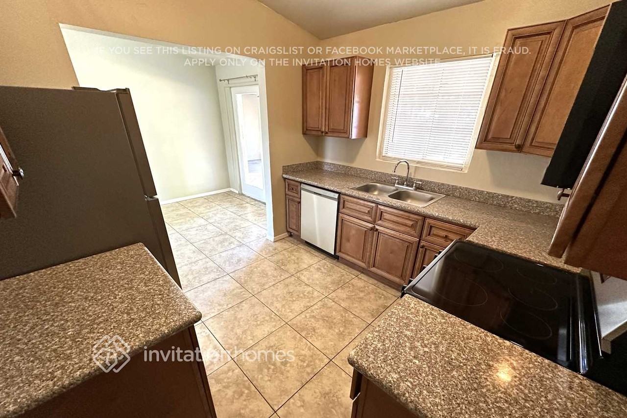 3220 E Monte Vista Rd - Photo 7 of 14