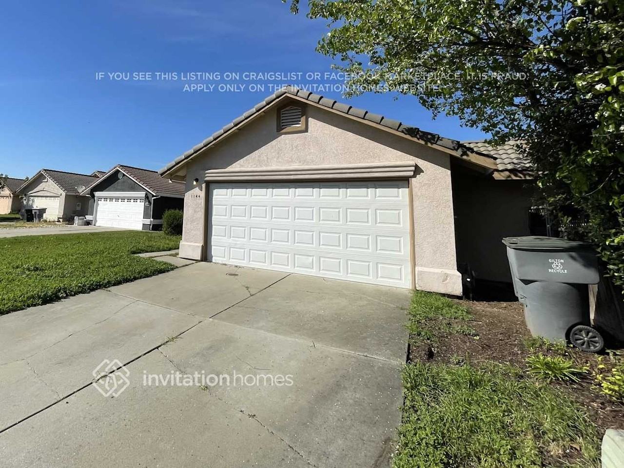 1144 La Mesa St - Photo 2 of 20