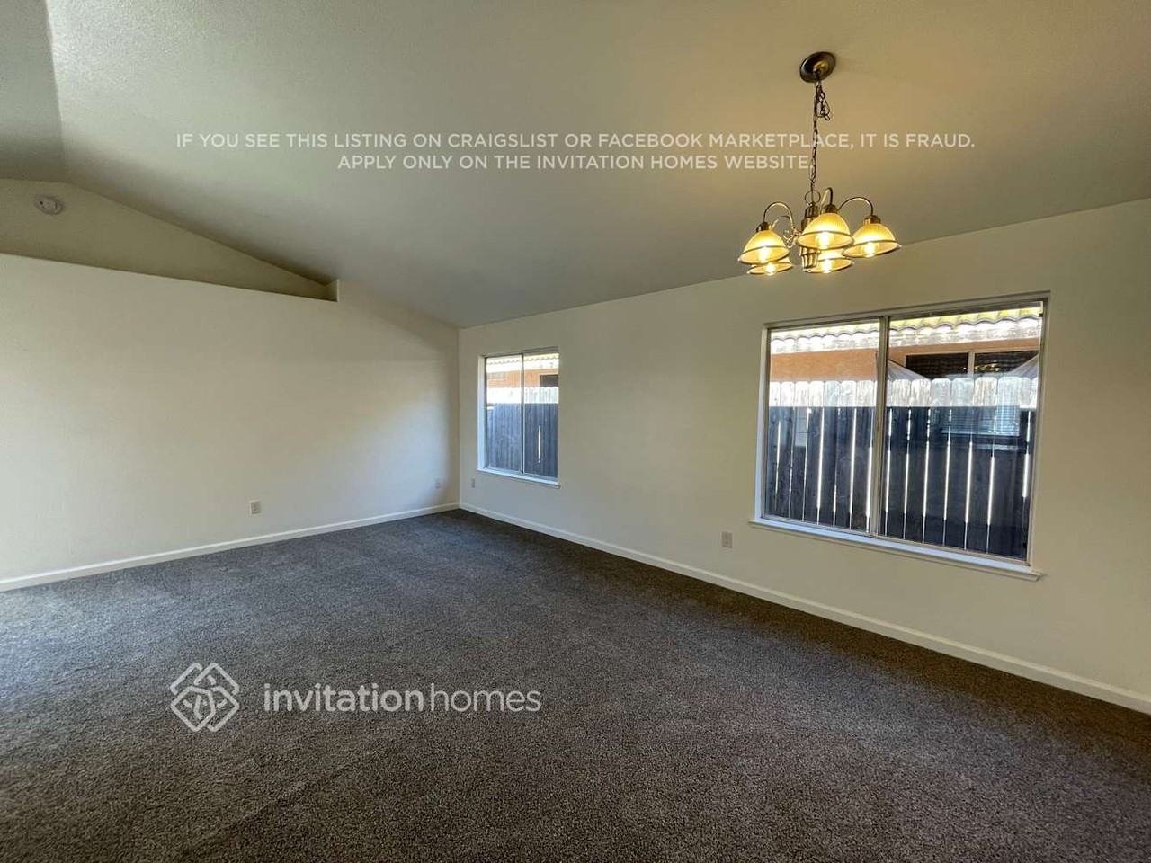 1144 La Mesa St - Photo 4 of 20