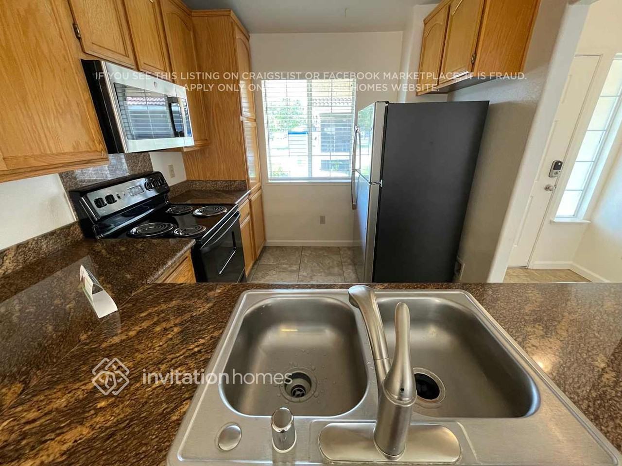 1144 La Mesa St - Photo 6 of 20