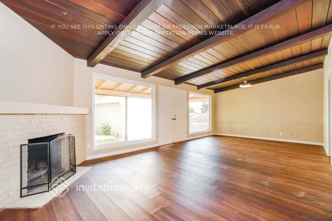 3230 Wright St - Photo 3 of 18