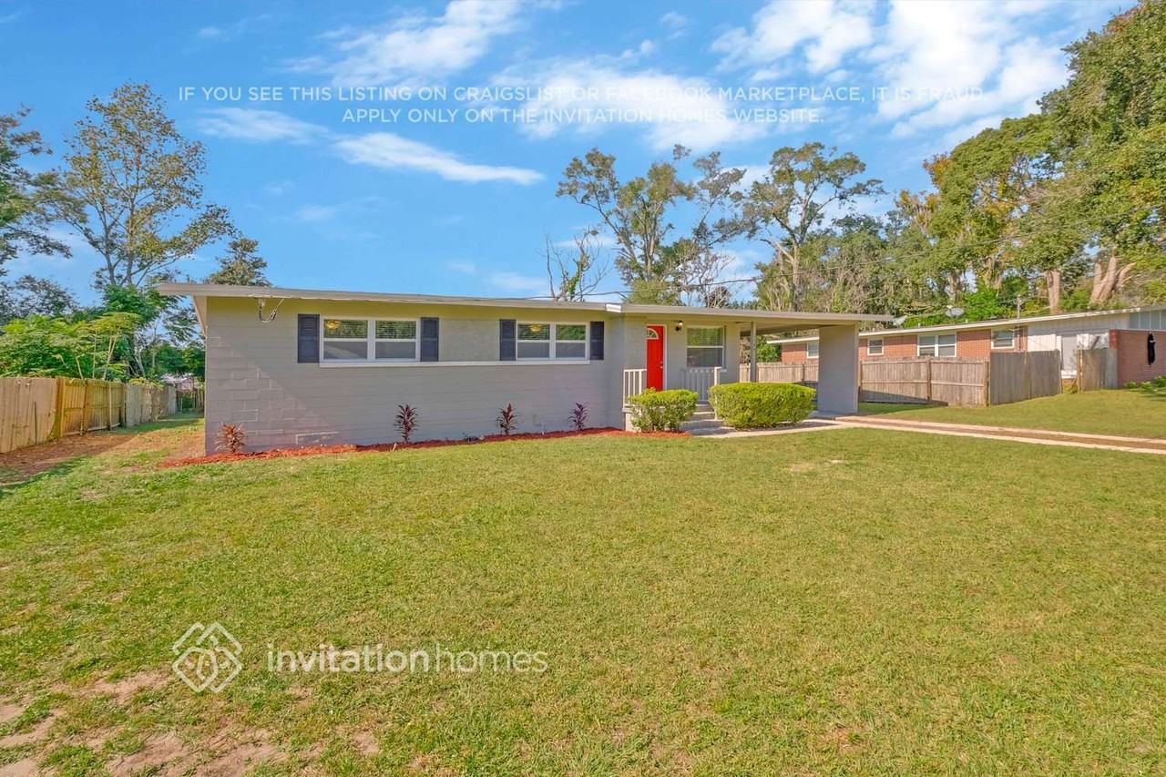 1144 Skye Dr E - Photo 3 of 27