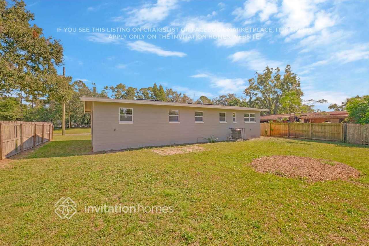 1144 Skye Dr E - Photo 6 of 27