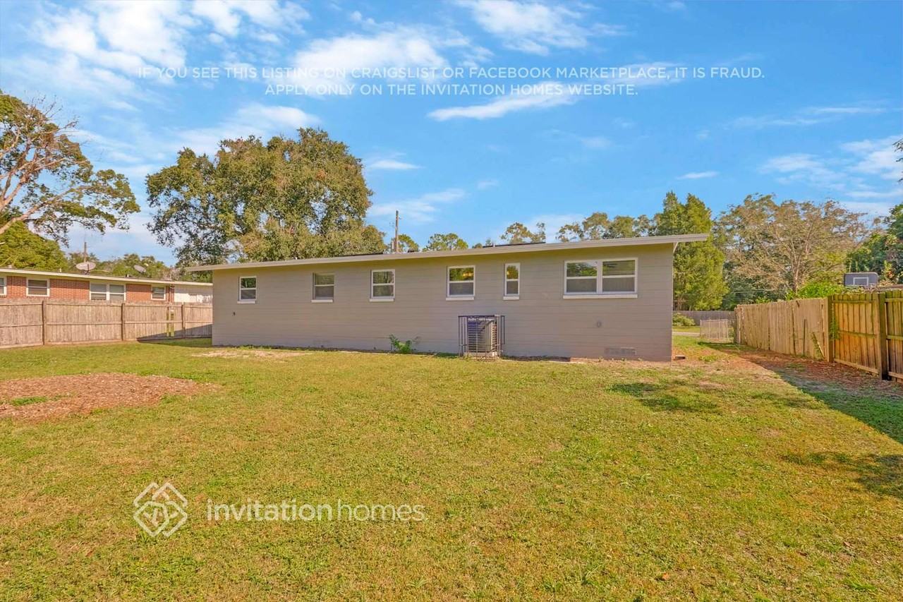 1144 Skye Dr E - Photo 7 of 27