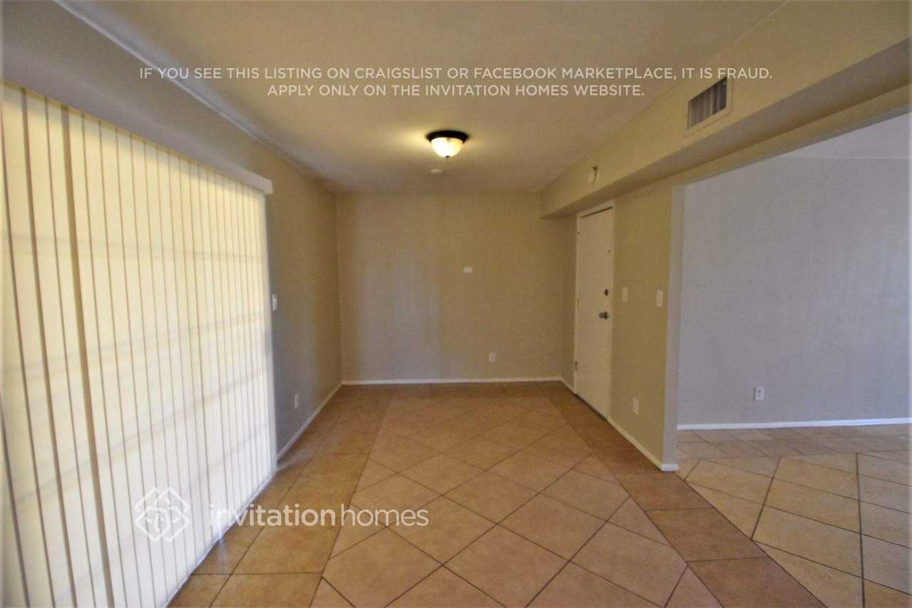 3152 N 64th Dr - Photo 4 of 7