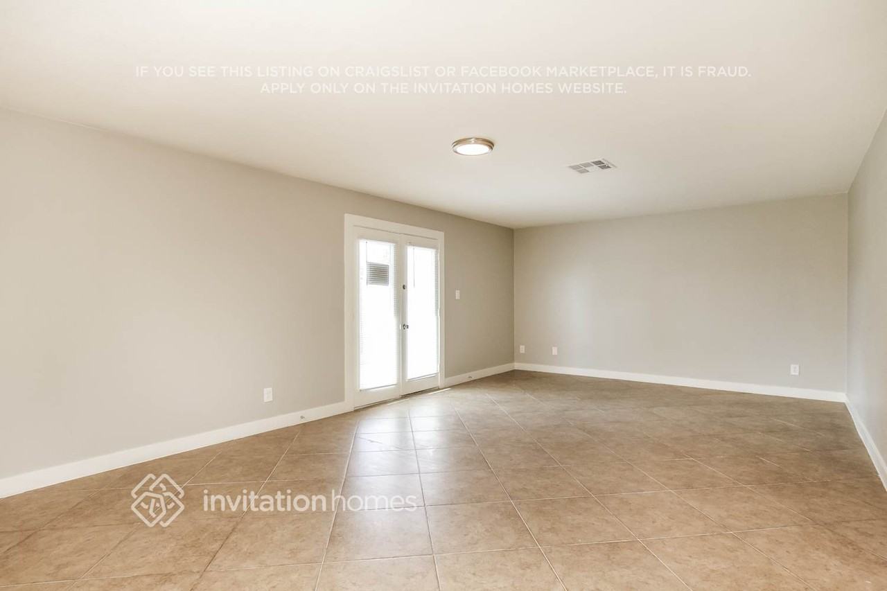 4512 N 81st Dr - Photo 4 of 14