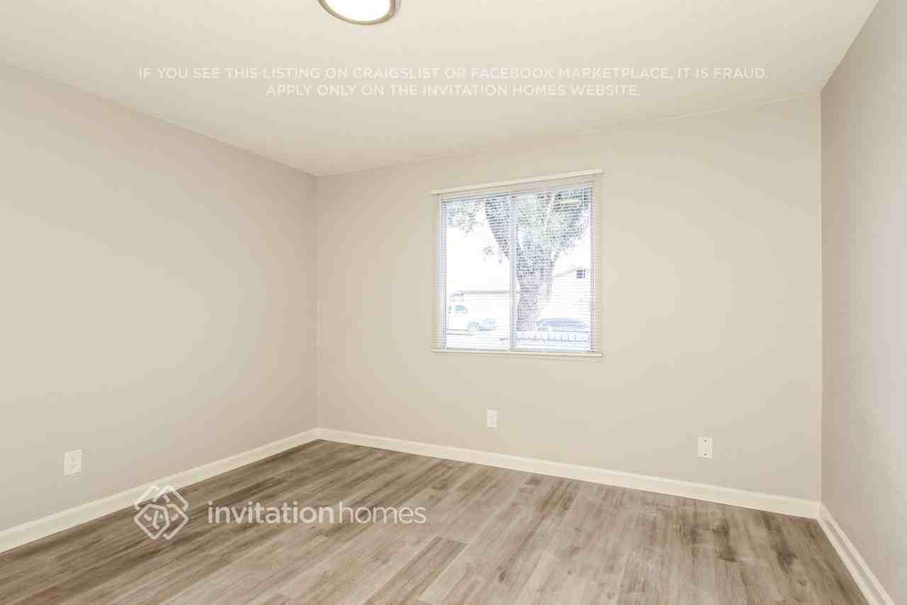 4512 N 81st Dr - Photo 7 of 14