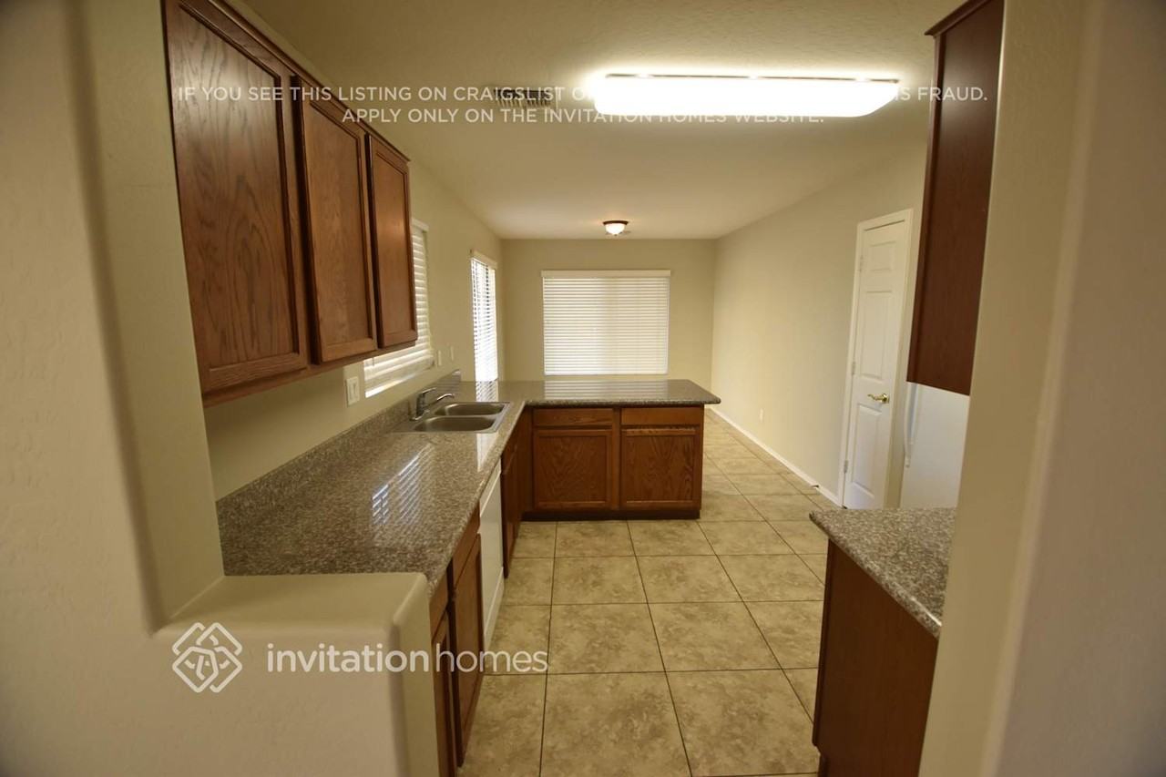 12470 W Redfield Rd - Photo 7 of 16