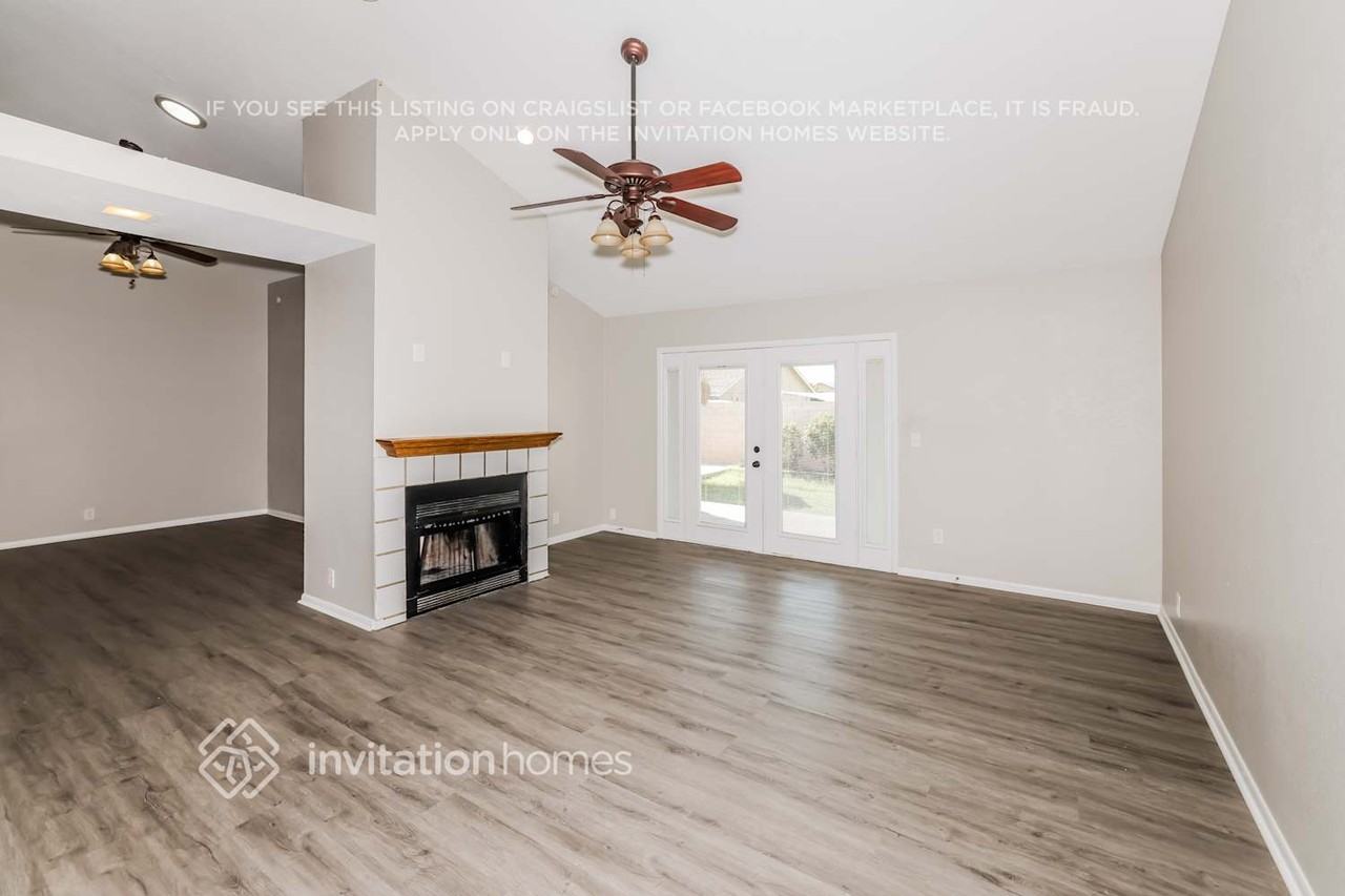 7125 W Laurel Ln - Photo 2 of 16