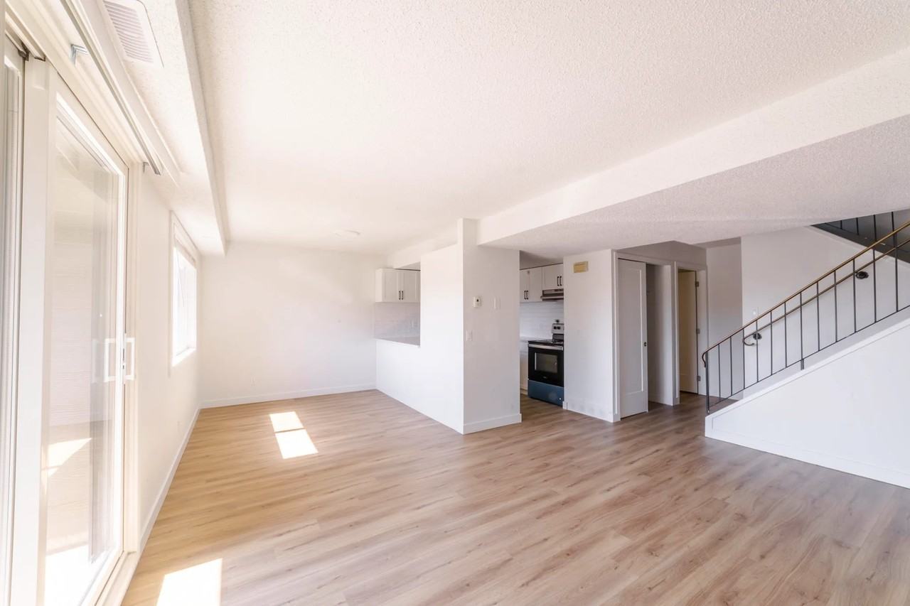 King's Alley - Photo 2 of 47