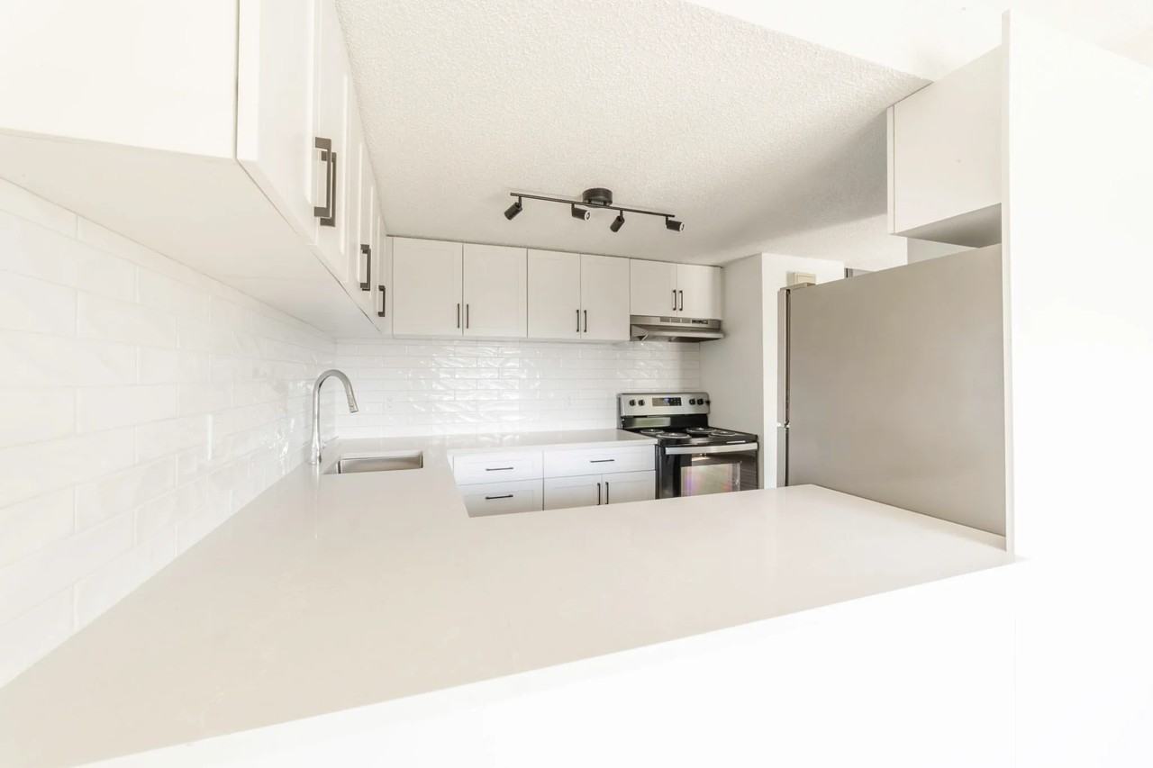 King's Alley - Photo 3 of 47