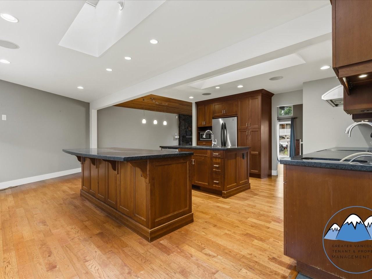 10541 Suncrest Dr - Photo 4 of 44