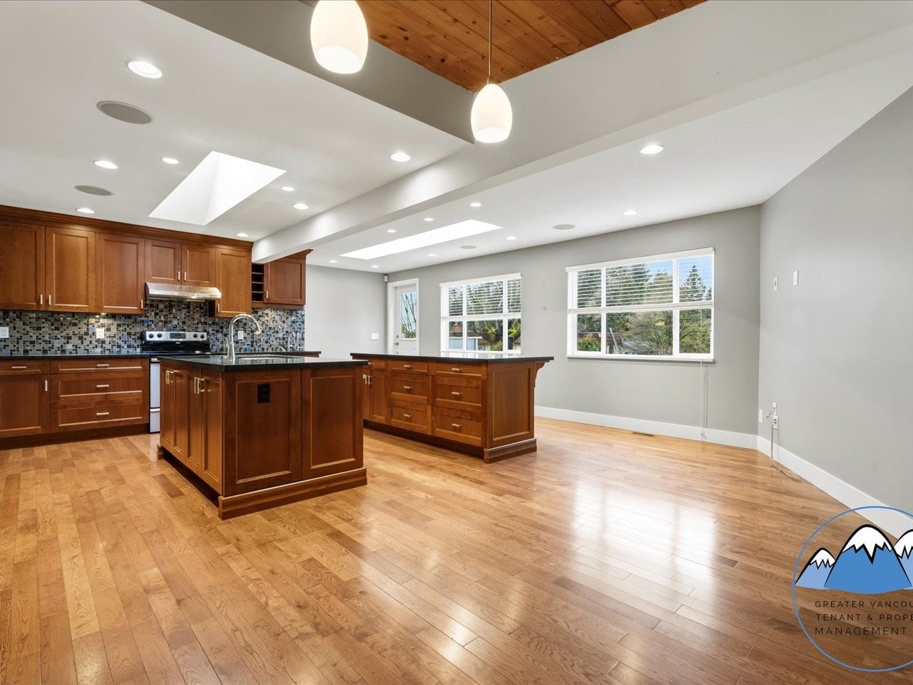 10541 Suncrest Dr - Photo 5 of 44