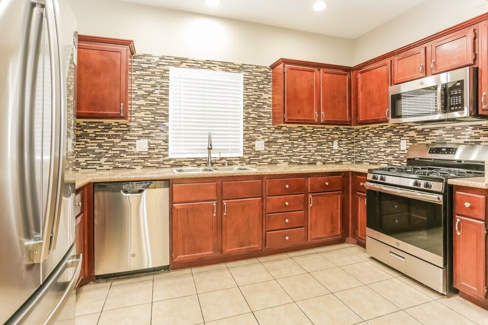 1230 Maple Pines Ave - Photo 7 of 17