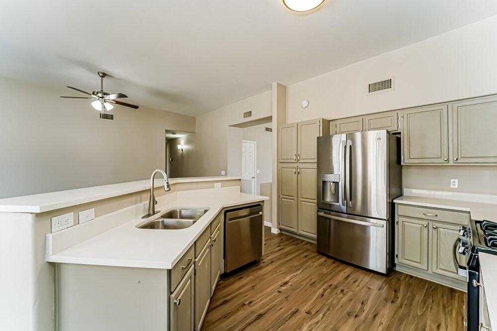 1534 W Churchill Pl - Photo 7 of 19