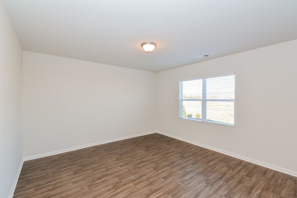 545 Samuel Lee Ln - Photo 5 of 20