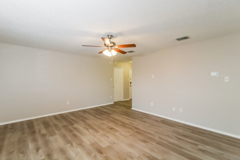 1311 Dakota Trl - Photo 3 of 19