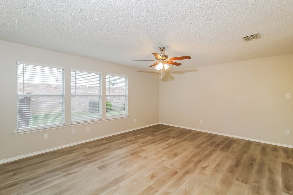 1311 Dakota Trl - Photo 5 of 19