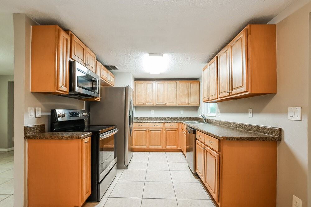 302 Spring Lake Cir - Photo 5 of 16