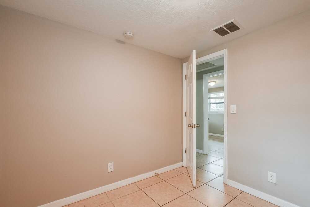 302 Spring Lake Cir - Photo 7 of 16