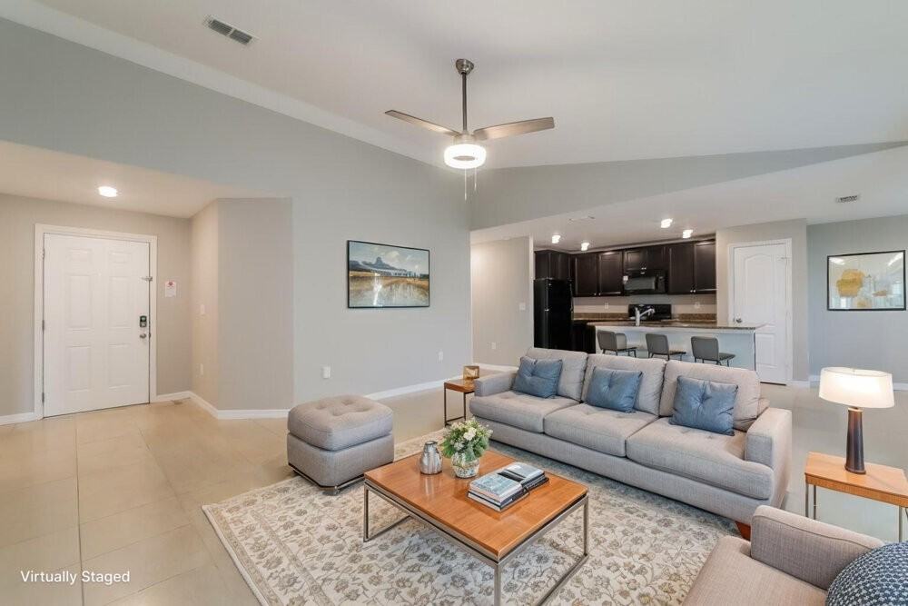 246 Hyacinth Ct - Photo 4 of 19