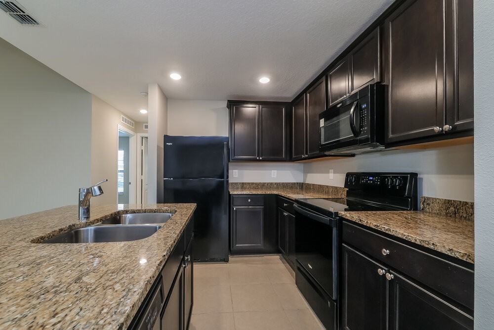 246 Hyacinth Ct - Photo 7 of 19