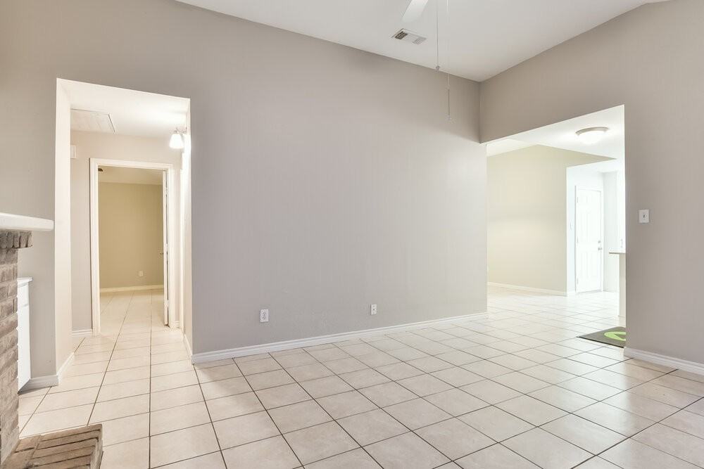 13207 Pebblewalk Cir S - Photo 5 of 16