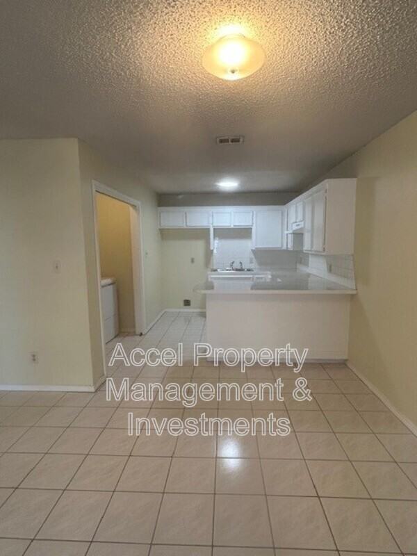 2805 N 31st St #C - Photo 2 of 10