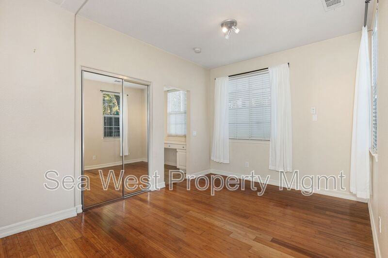 208 Sanford St - Photo 2 of 8