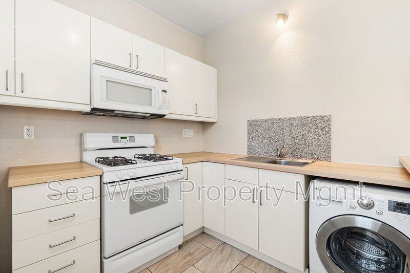 208 Sanford St - Photo 4 of 8