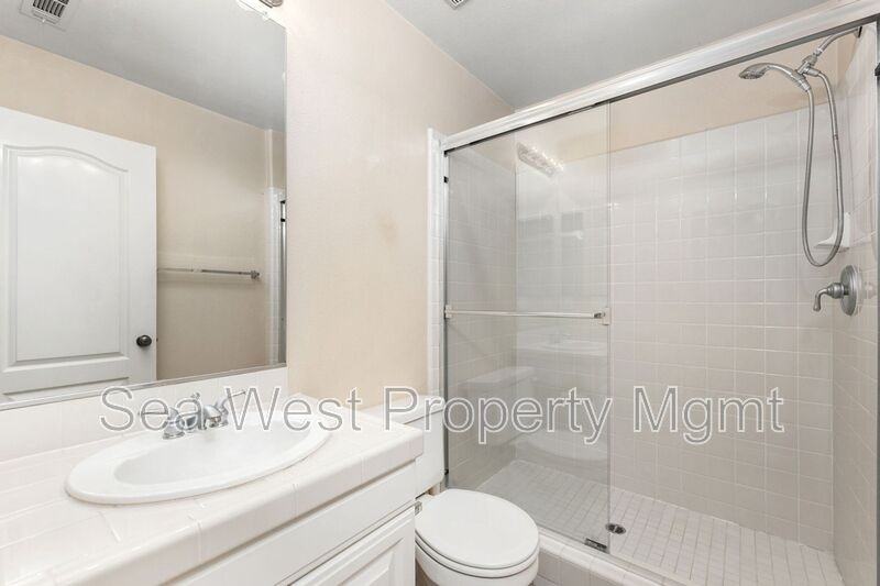 208 Sanford St - Photo 6 of 8