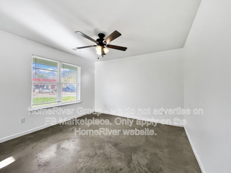 2975 Lake Park Rd - Photo 2 of 20