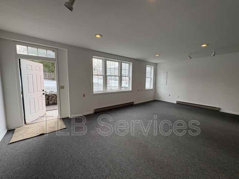 15927 Pennsylvania - Photo 2 of 8