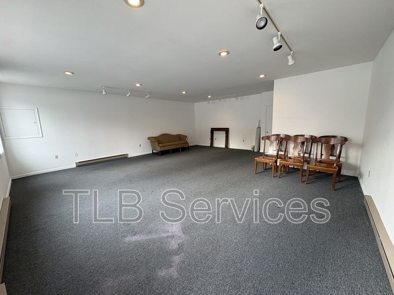 15927 Pennsylvania - Photo 3 of 8