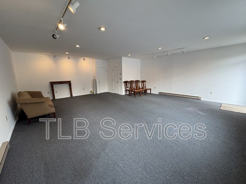 15927 Pennsylvania - Photo 7 of 8