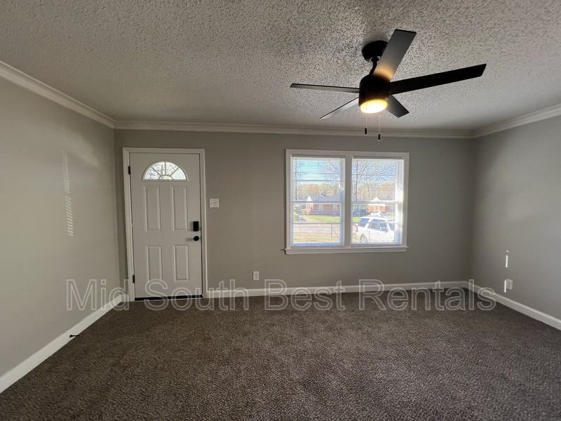 904 Tampa Ave - Photo 3 of 14