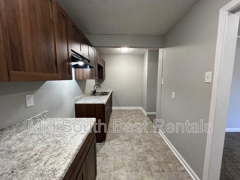 904 Tampa Ave - Photo 4 of 14