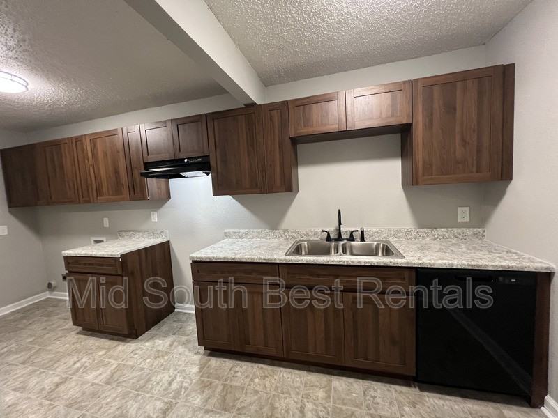 904 Tampa Ave - Photo 5 of 14