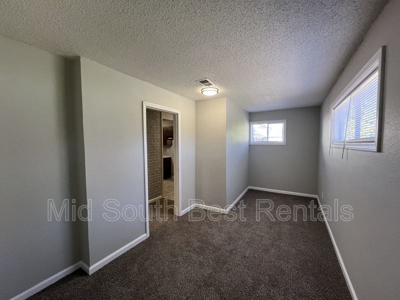 904 Tampa Ave - Photo 6 of 14