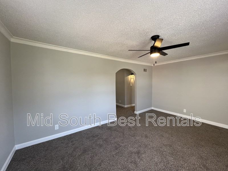 904 Tampa Ave - Photo 7 of 14