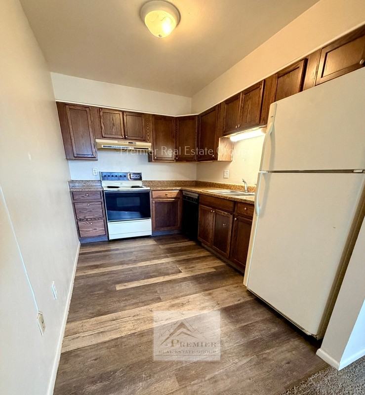 1466 Hathaway Dr - Photo 4 of 10