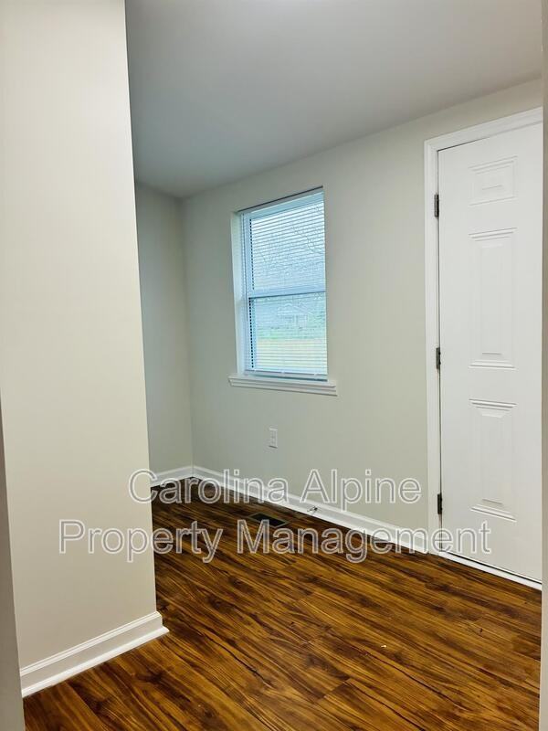 506 Clegg St - Photo 4 of 16