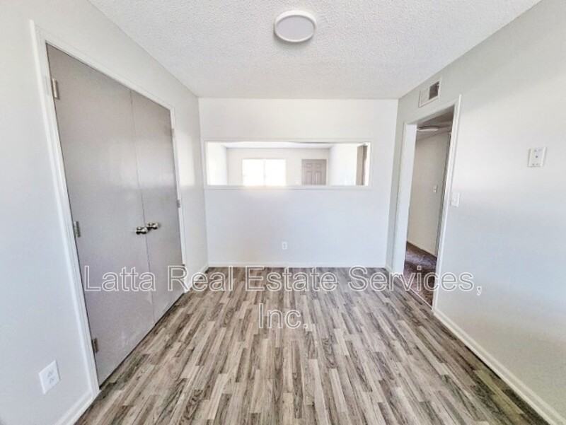 407 W 30th St - Photo 3 of 7