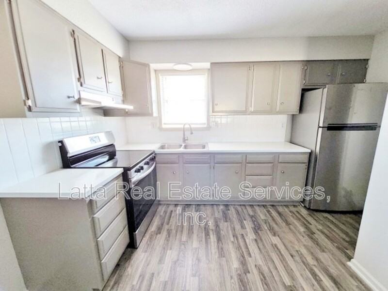 407 W 30th St - Photo 4 of 7