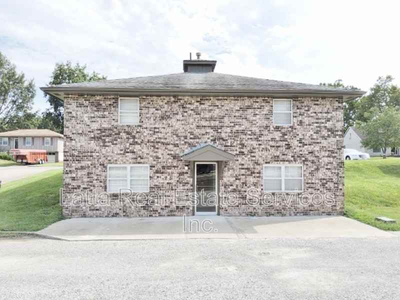 402 W 31st St - Photo 2 of 8