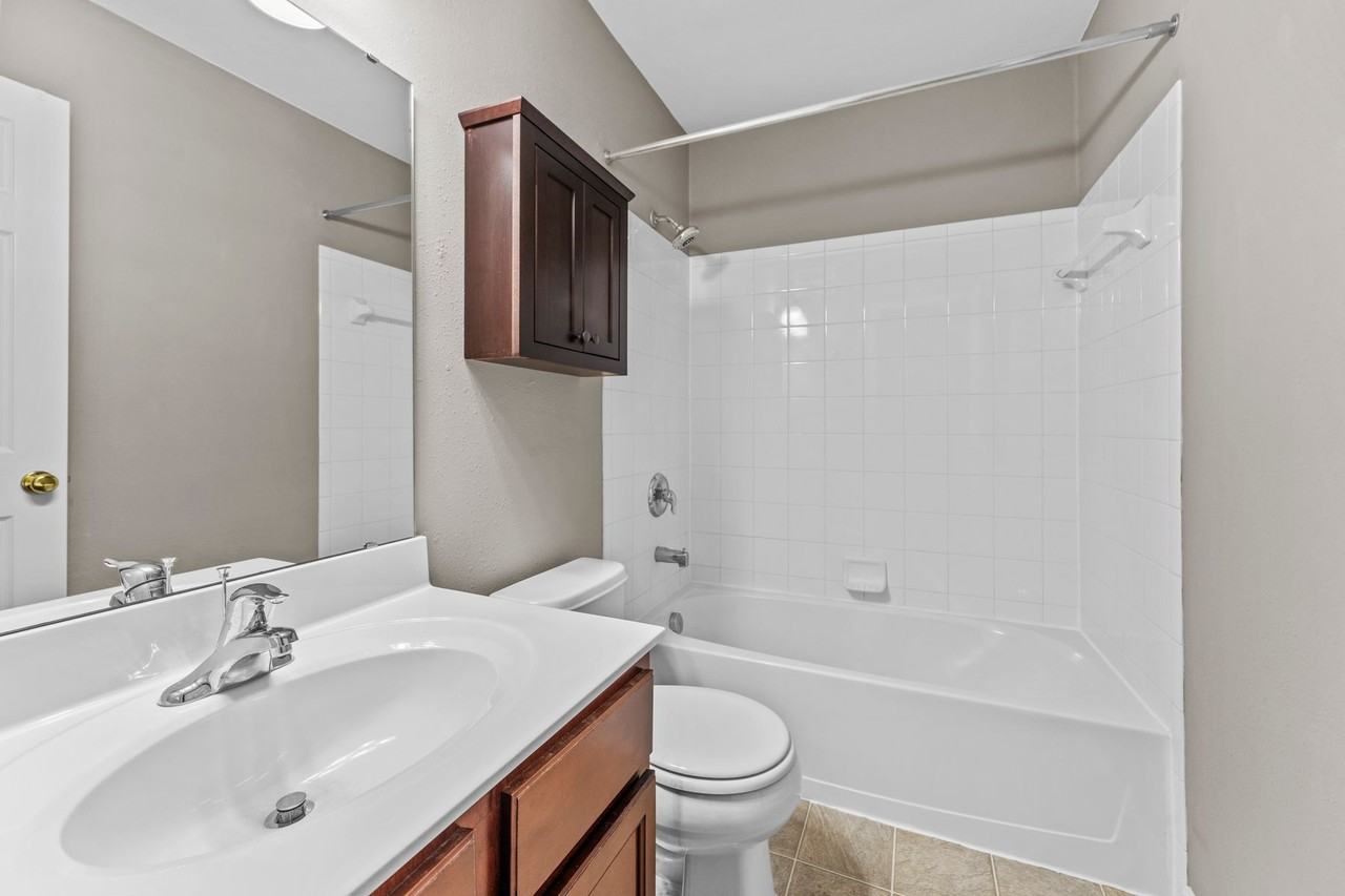 1943 Greenpoint Drive - Photo 2 of 6