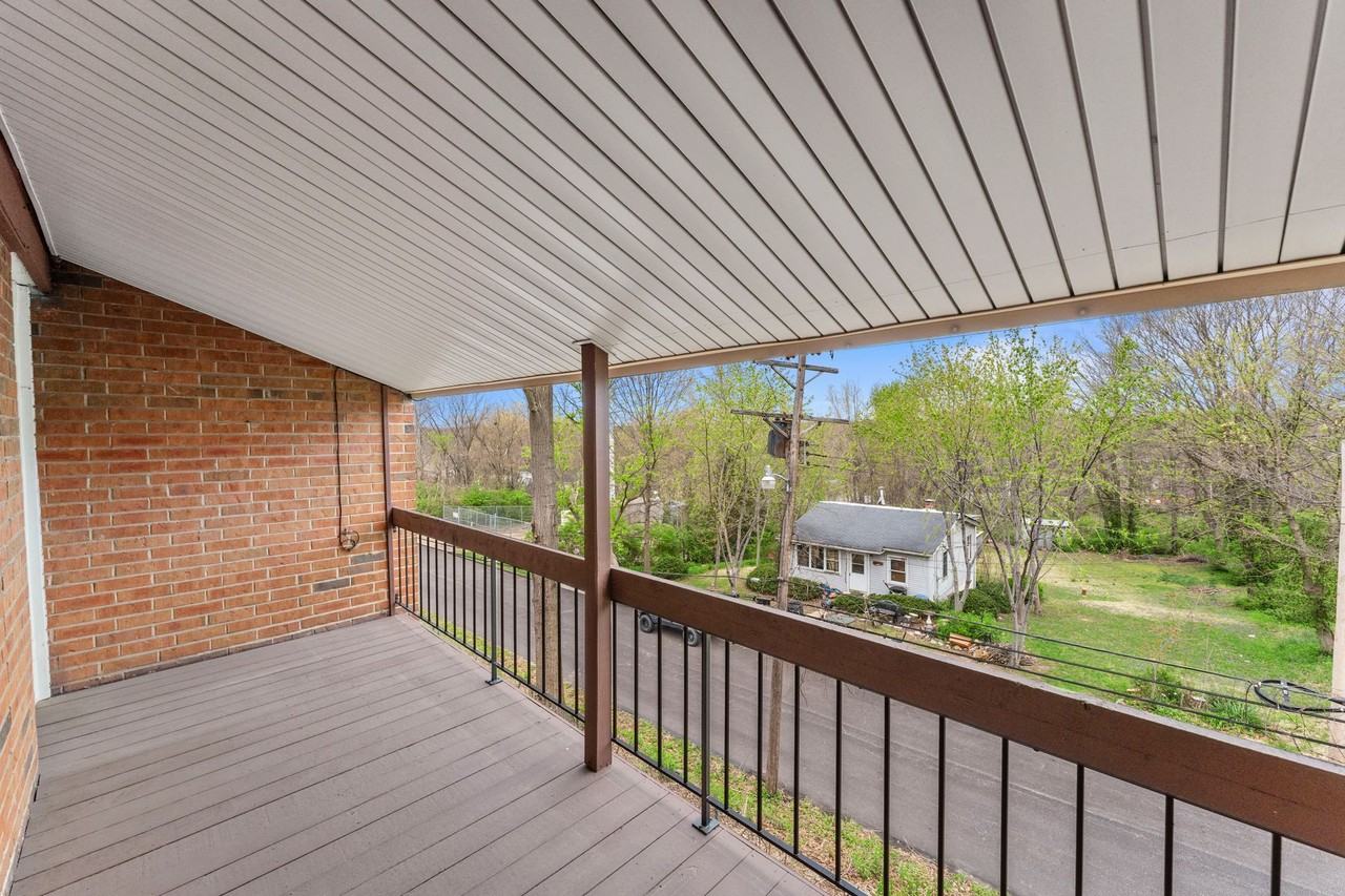 1943 Greenpoint Drive - Photo 5 of 6